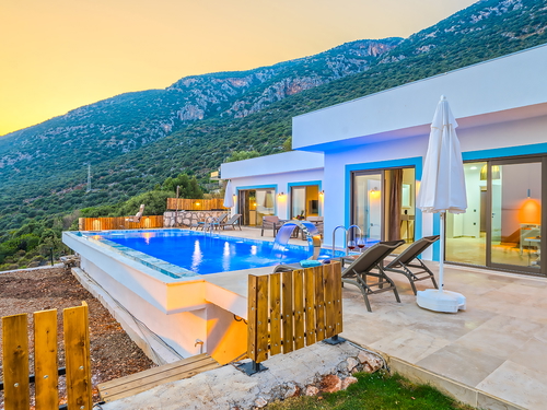  gece  -  Kasım
  | Kaş Yeniköy’de Deniz Manzaralı, Jakuzili Balayı ve Aile Villası – 4 Kişilik Tatil İçin İdeal Seçim